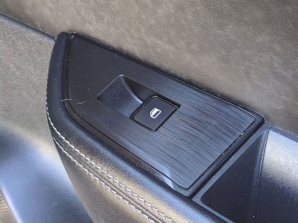 Used 2024 Nissan Rogue SV image 33