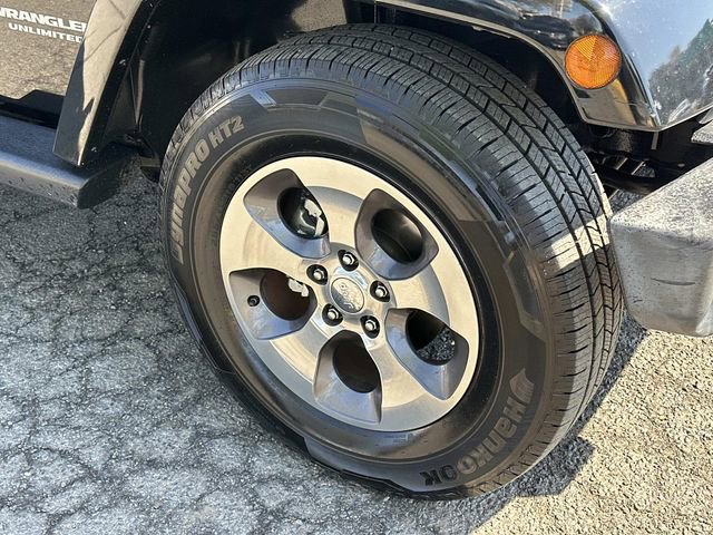 Certified 2017 Jeep Wrangler Unlimited Sahara w/ Connectivity Group image 7