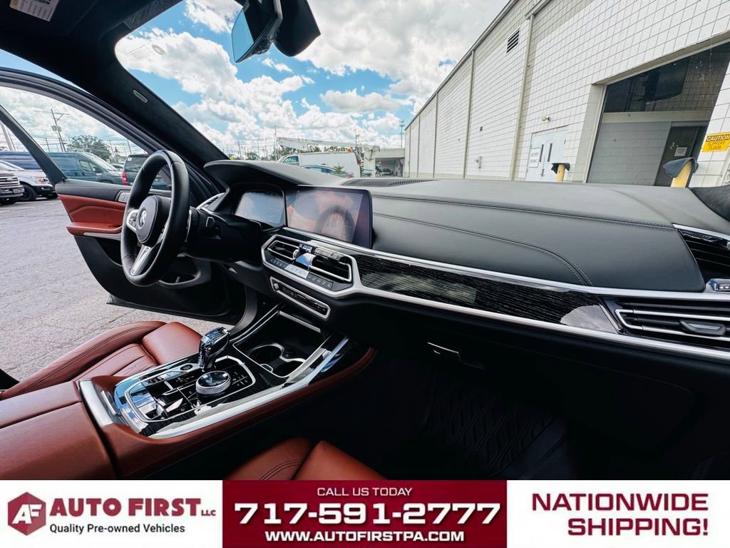Used 2022 BMW X7 M50i w/ Executive Package image 34