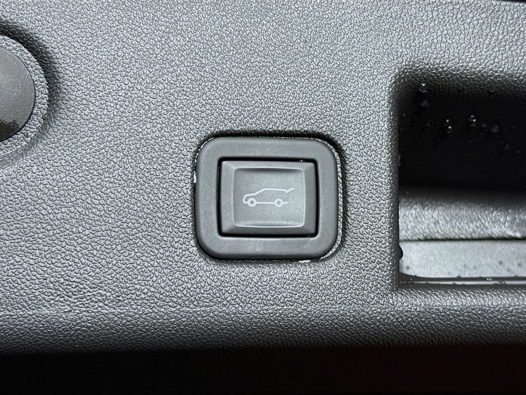 Used 2024 Chevrolet Equinox LT FWD image 28