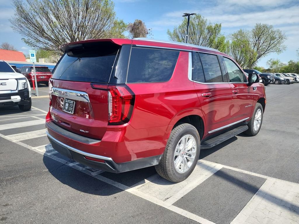 Used 2024 GMC Yukon SLT w/ SLT Premium Package image 8
