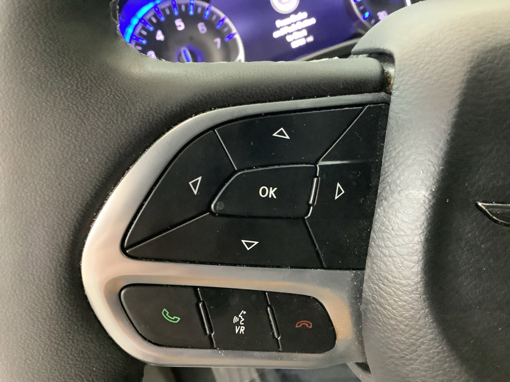 Used 2024 Chrysler Pacifica Touring-L image 17