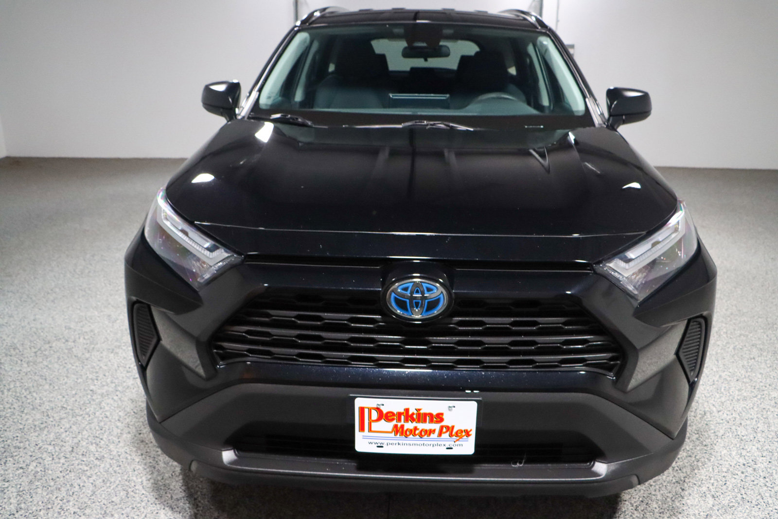 Used 2023 Toyota RAV4 LE AWD/4WD image 4