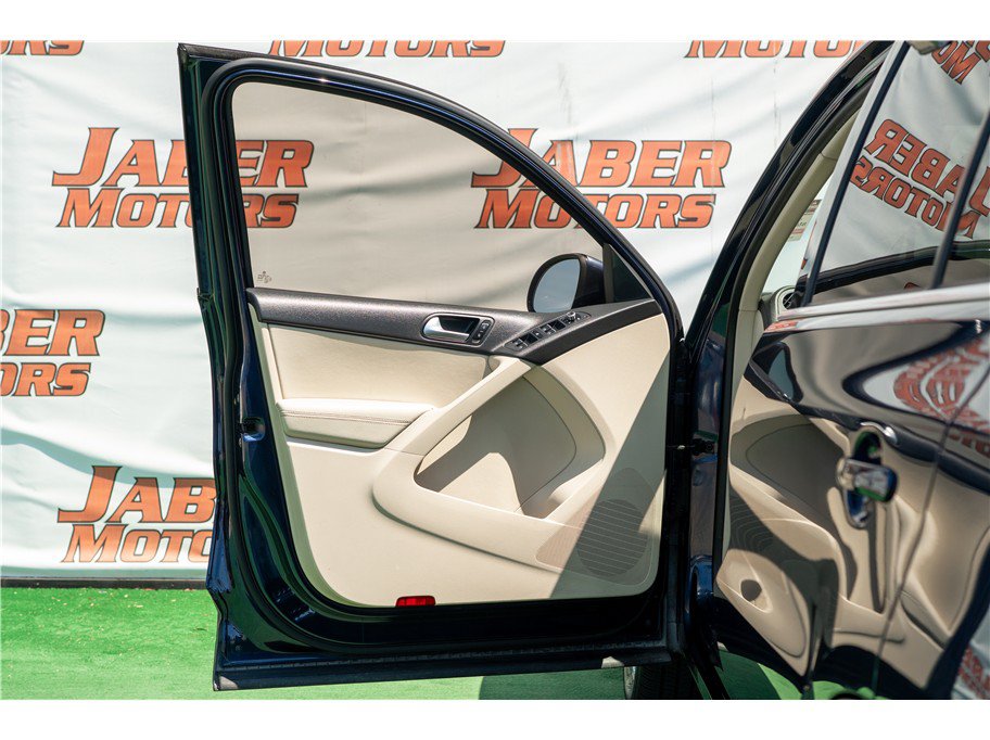 Used 2013 Volkswagen Tiguan S FWD image 9