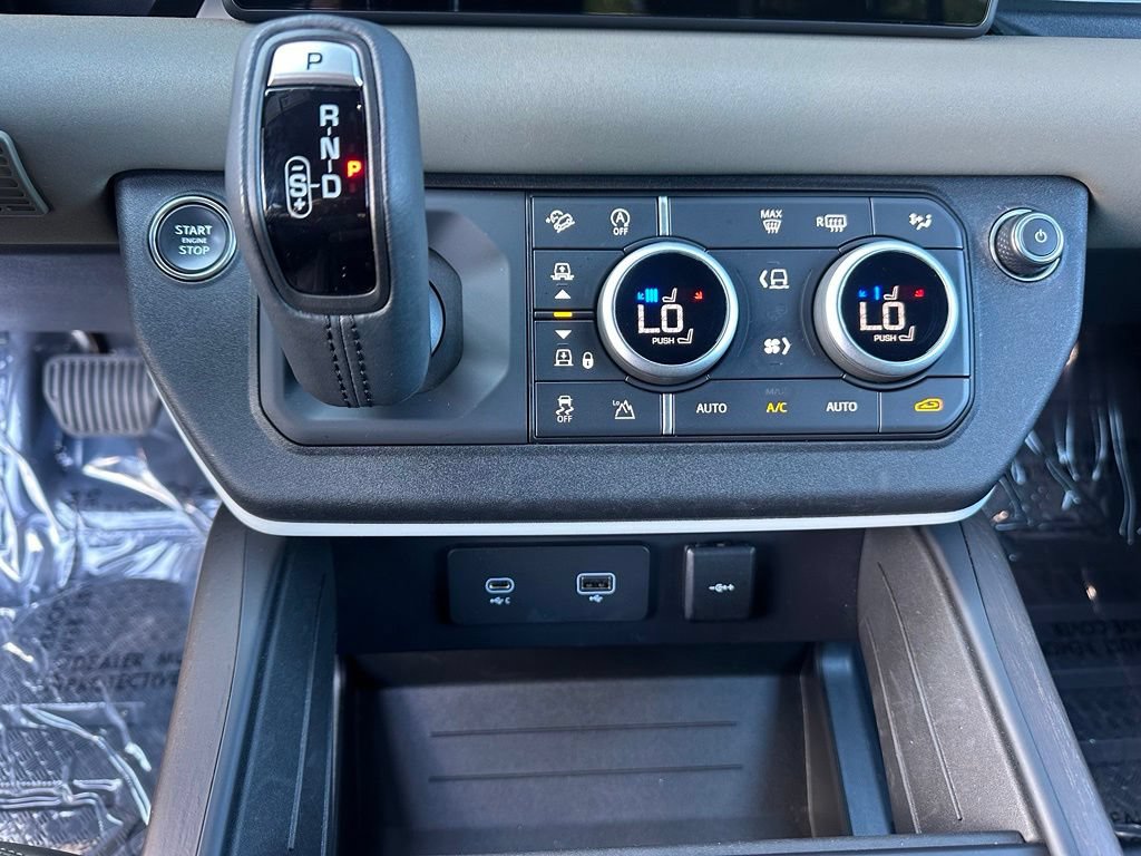 Used 2023 Land Rover Defender 110 X-Dynamic SE AWD/4WD image 32