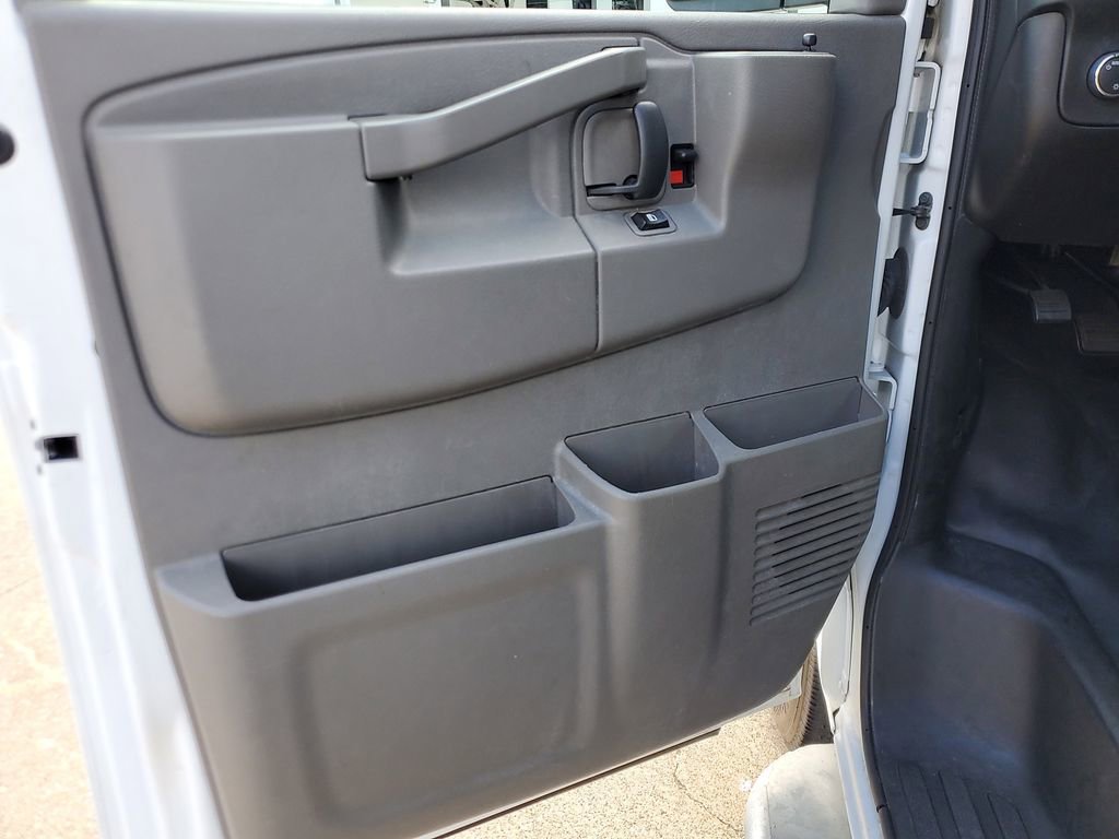 Used 2024 GMC Savana 2500 w/ Driver Convenience Package image 15