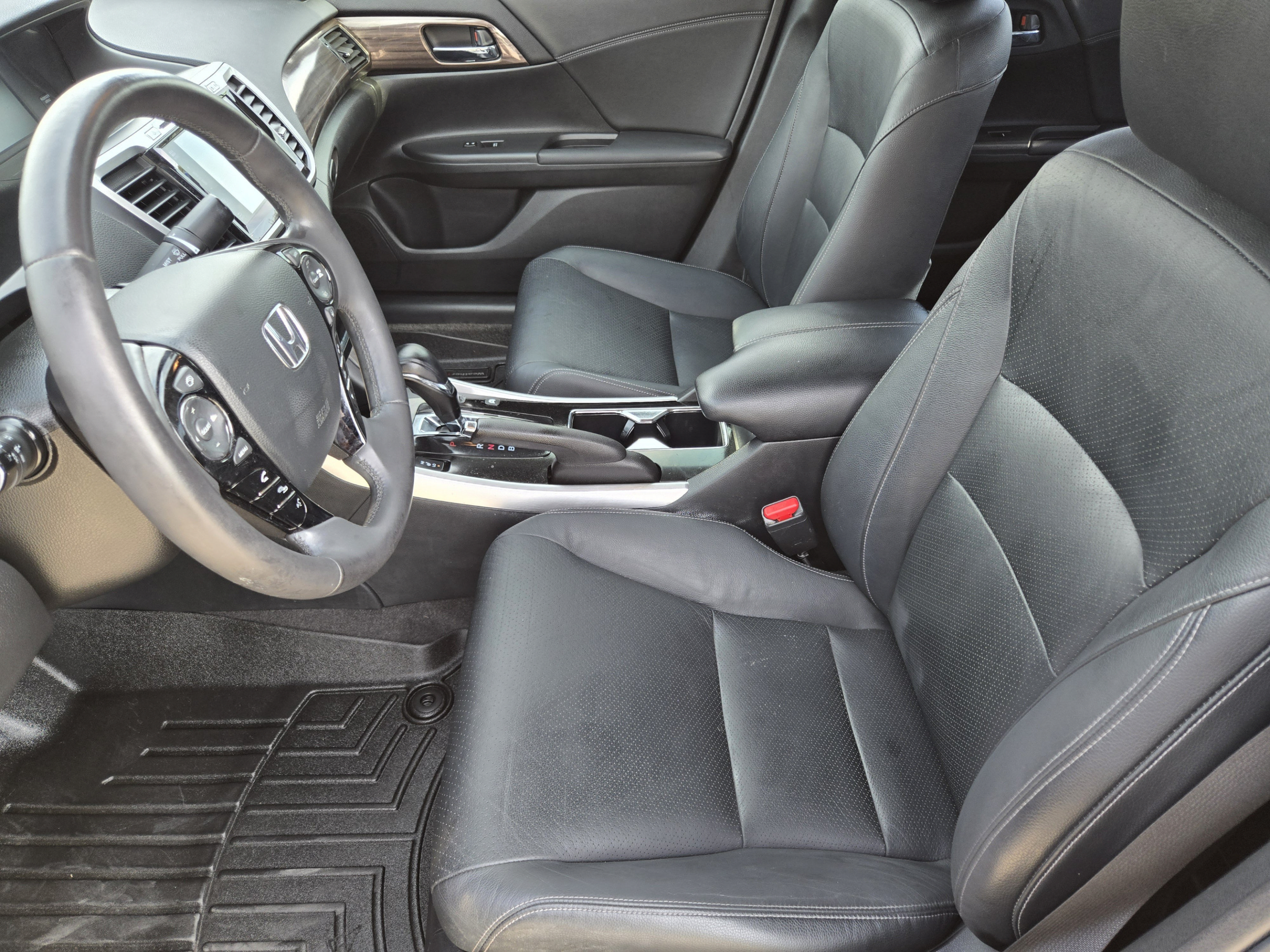 Used 2017 Honda Accord Touring image 9