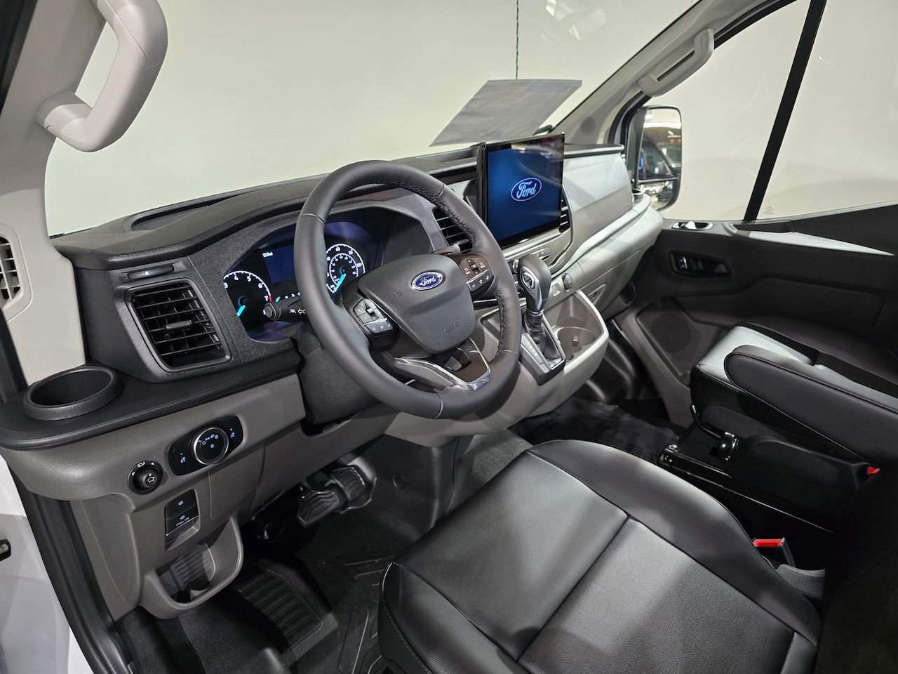 New 2025 Ford Transit 150 Low Roof RWD image 17