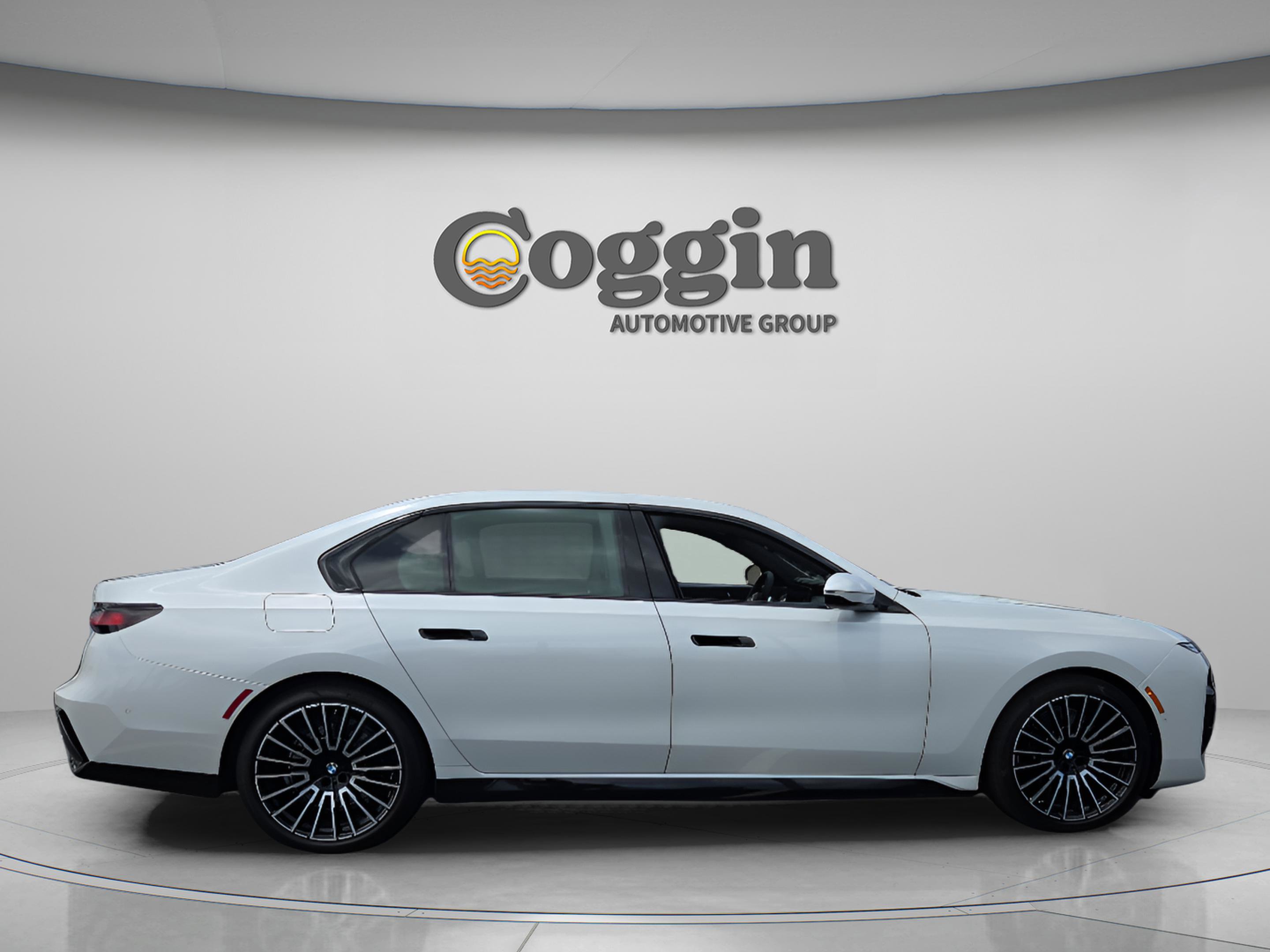 Used 2026 BMW 750e xDrive w/ Luxury Rear Seating Package AWD/4WD image 6