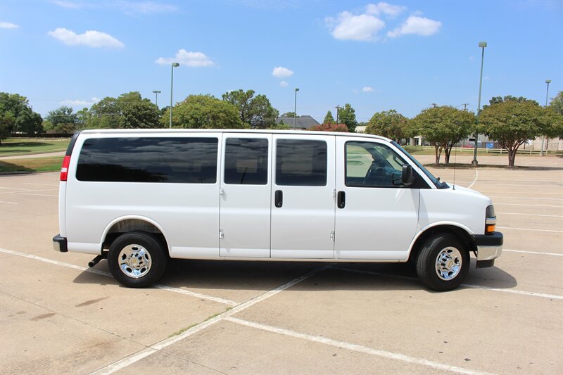 Used 2025 Chevrolet Express 3500 LT w/ LT Preferred Equipment Group RWD image 5