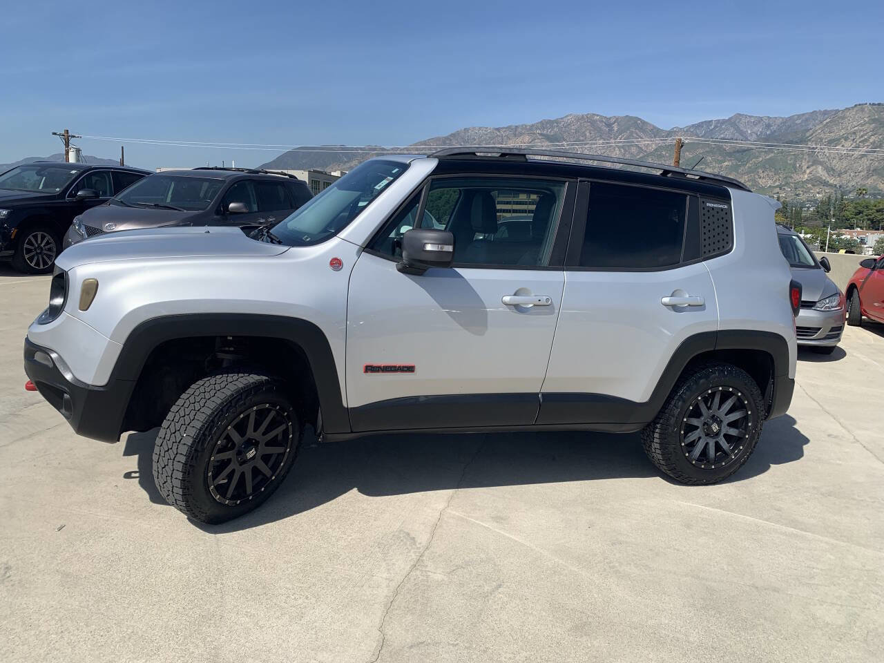 Used 2015 Jeep Renegade Trailhawk w/ Premium Leather Group AWD/4WD image 3