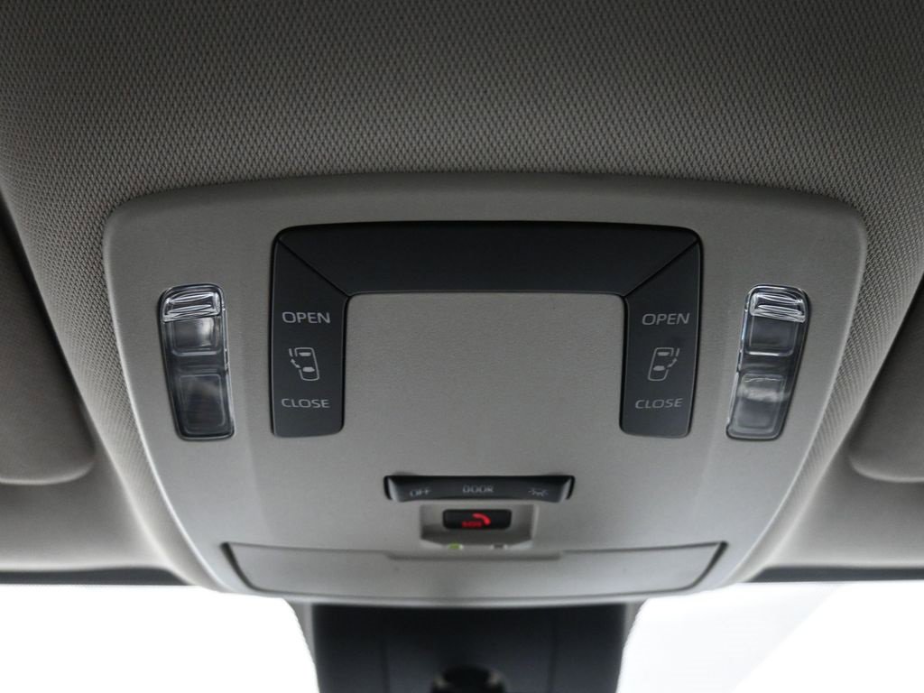 Certified 2021 Toyota Sienna LE image 17