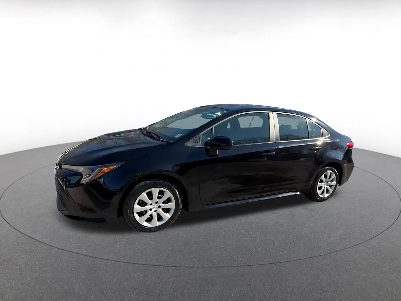 Used 2025 Toyota Corolla LE image 8