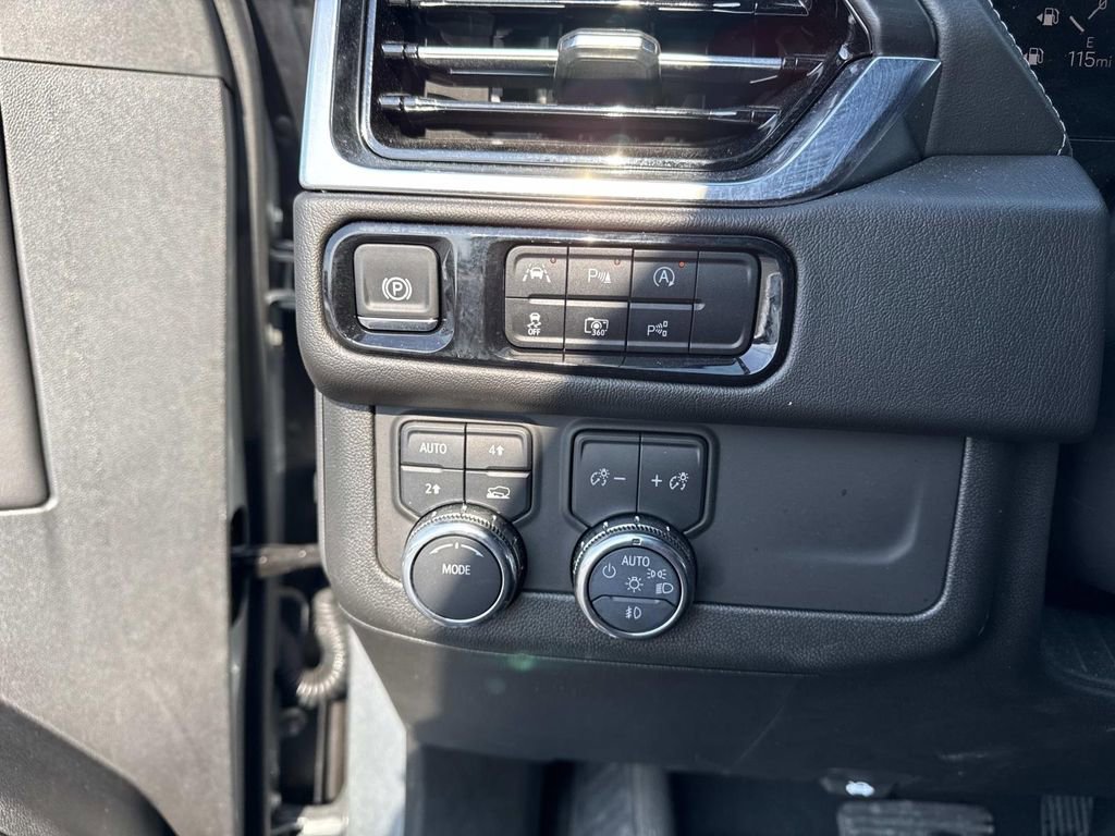 Used 2025 GMC Yukon Denali AWD/4WD image 12
