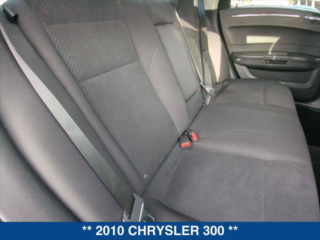 Used 2010 Chrysler 300 Touring RWD image 19