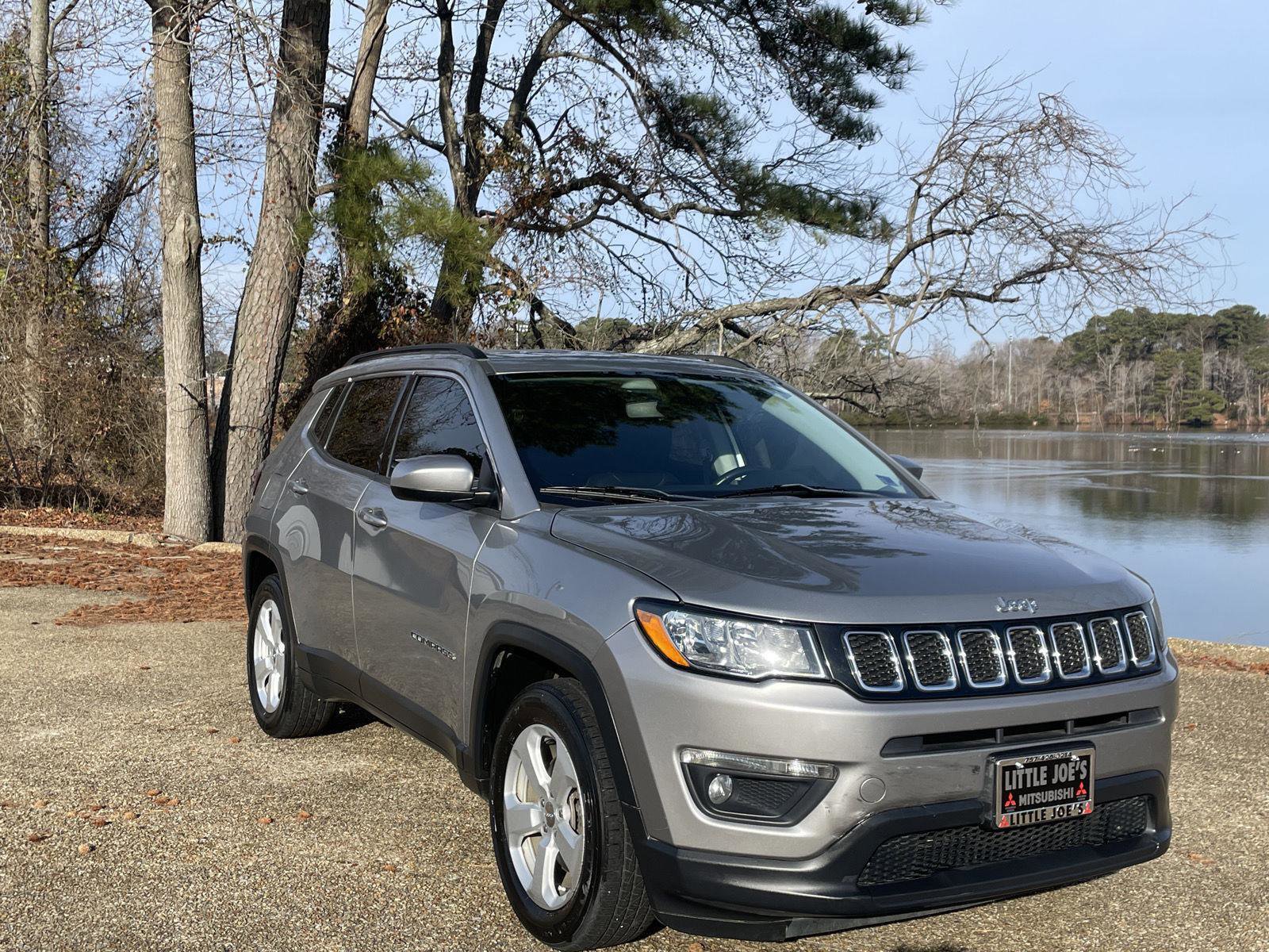 Used 2019 Jeep Compass Latitude image 1