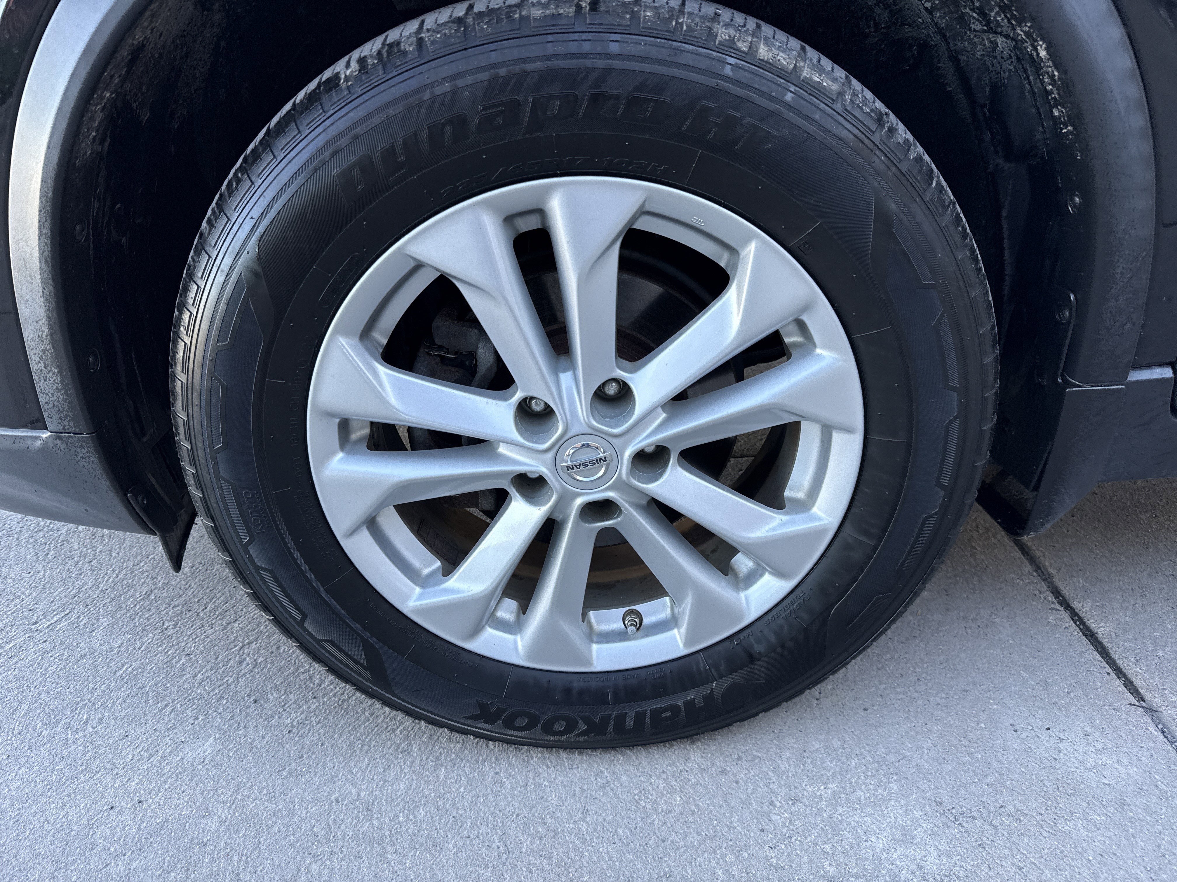 Used 2016 Nissan Rogue SV image 11