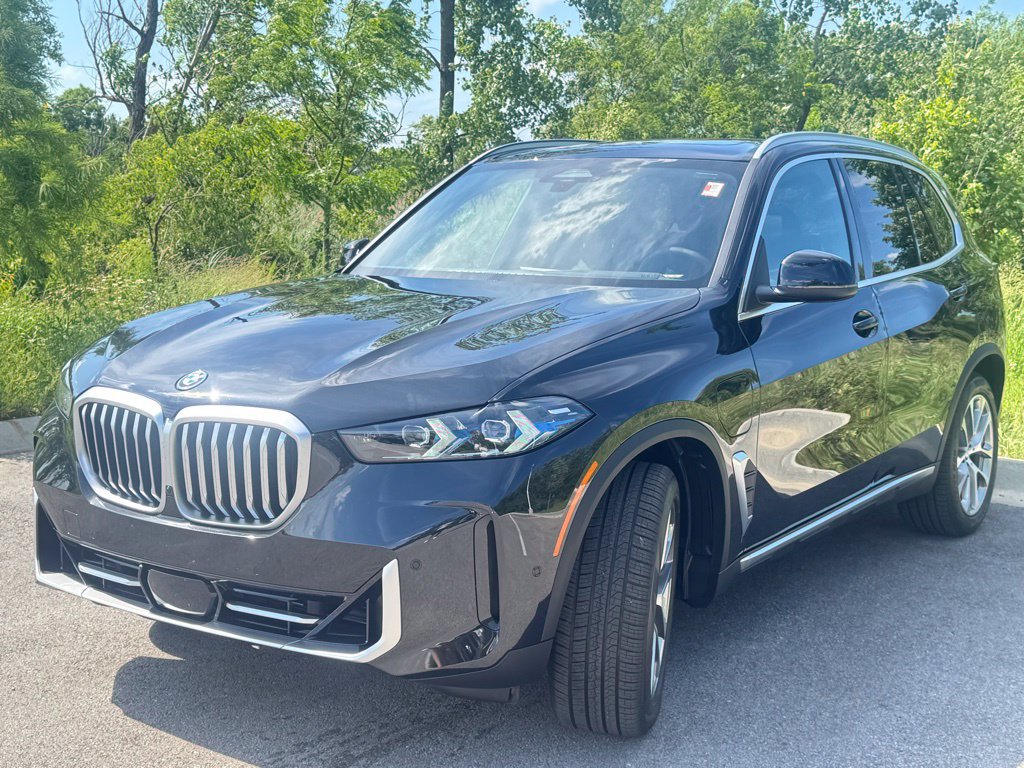 Used 2026 BMW X5 xDrive50e w/ Premium Package AWD/4WD image 3