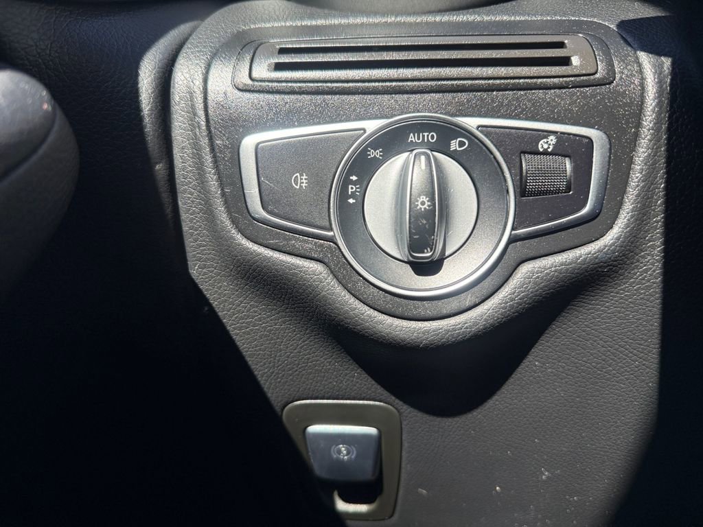 Used 2021 Mercedes-Benz GLC 300 4MATIC image 22