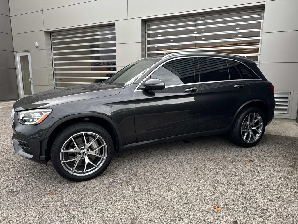 Used 2022 Mercedes-Benz GLC 300 4MATIC image 3