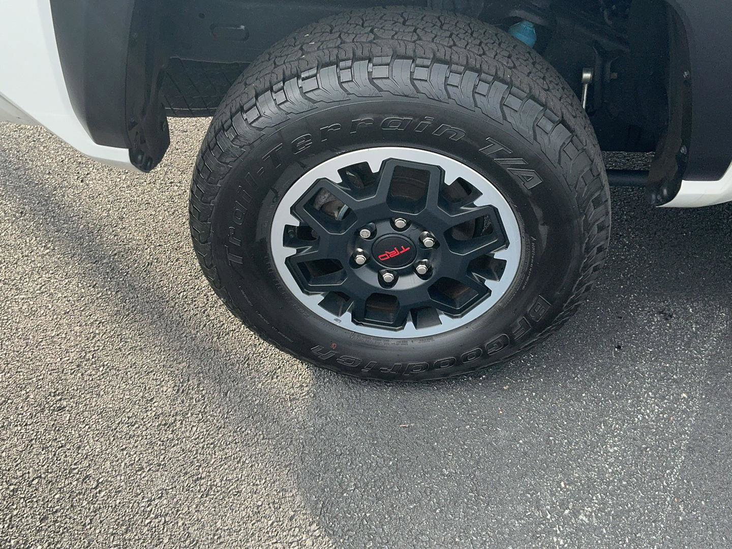 Certified 2024 Toyota Tacoma TRD Off-Road AWD/4WD image 6