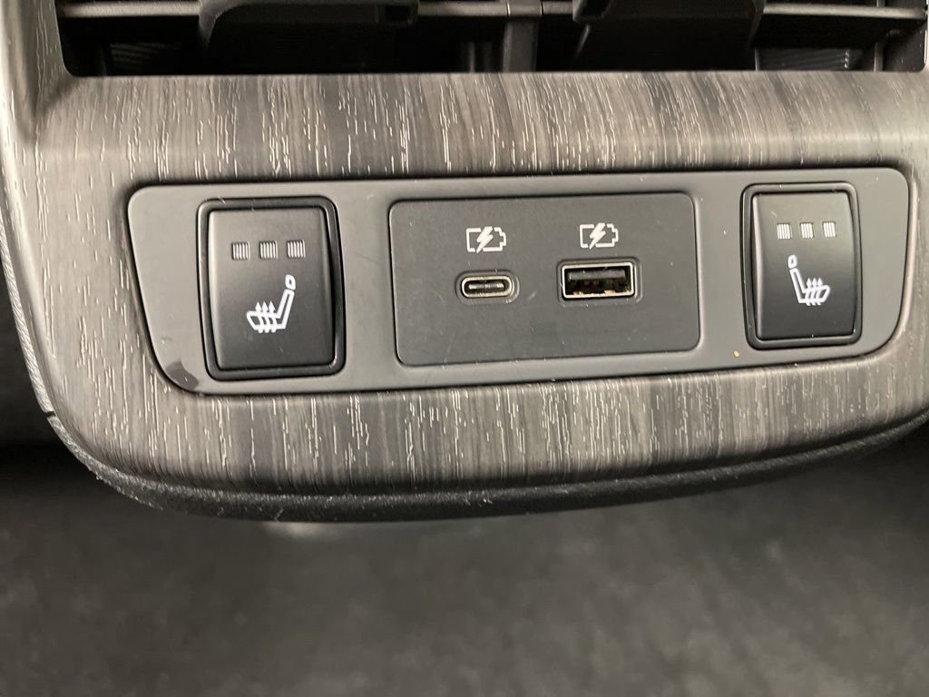 Used 2023 Nissan Ariya AWD image 25