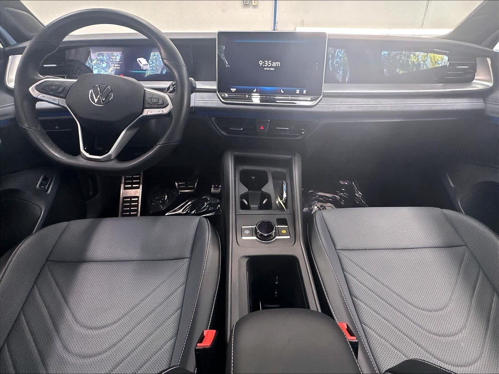 Certified 2026 Volkswagen Tiguan SE R-Line AWD/4WD image 10