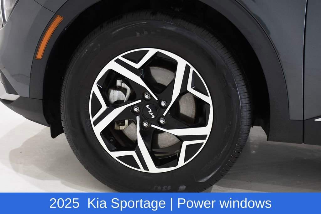 Used 2025 Kia Sportage LX image 7