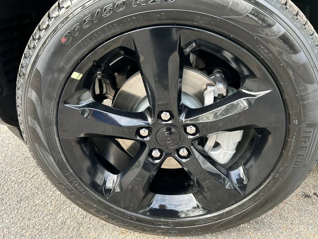 New 2025 Jeep Grand Cherokee Limited w/ Black Appearance Package image 11