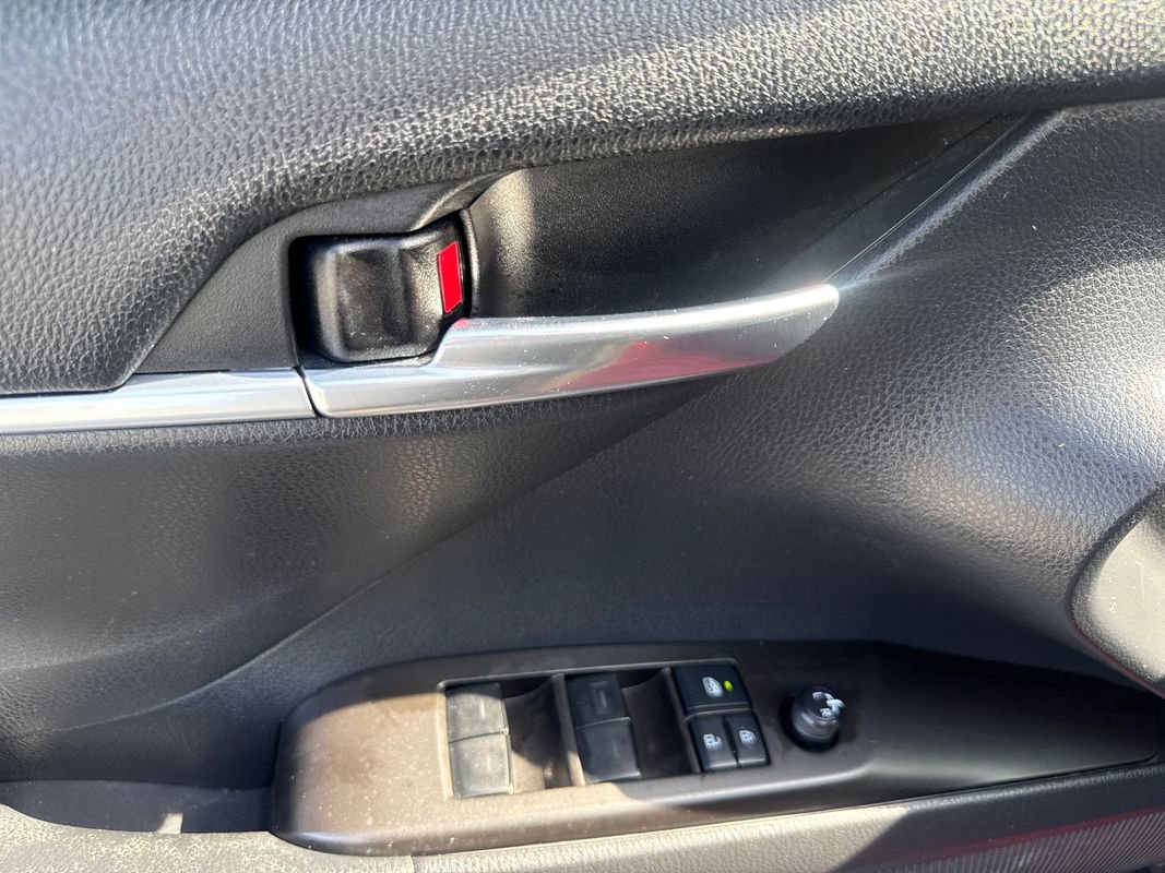 Used 2021 Toyota Camry SE FWD image 16