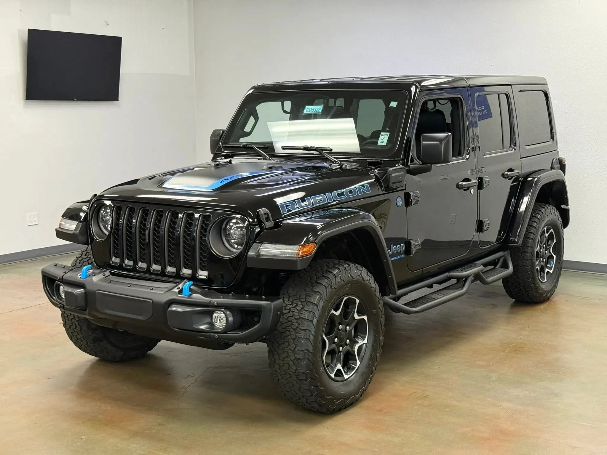 Used 2024 Jeep Wrangler Unlimited Rubicon 4xe AWD/4WD image 4