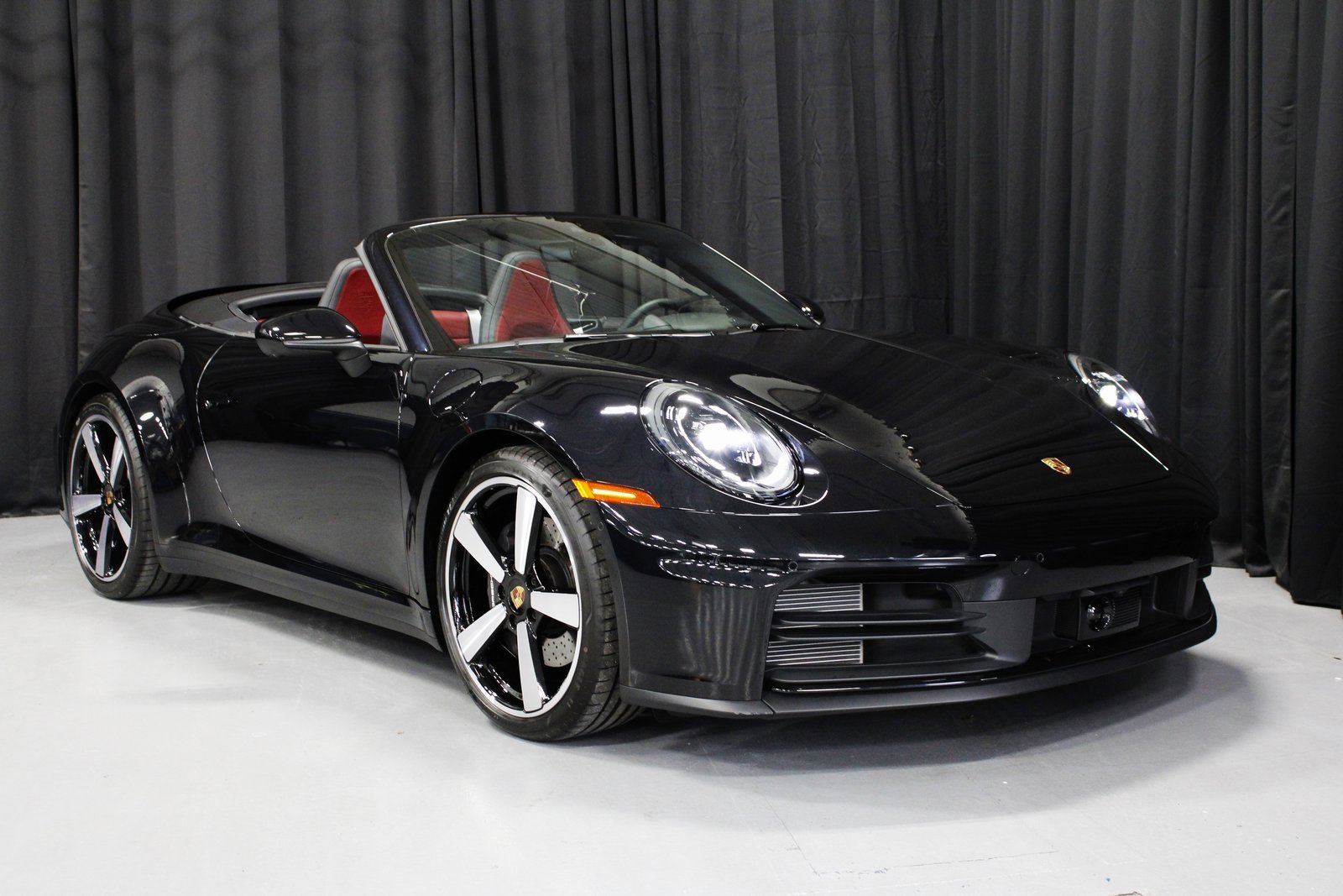 Certified 2025 Porsche 911 Carrera image 9