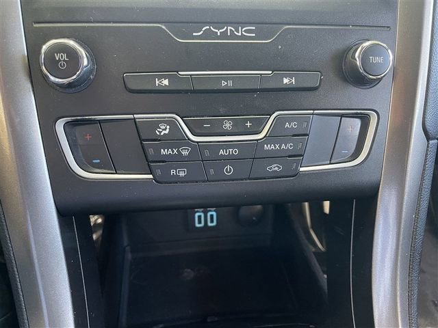Used 2019 Ford Fusion SE image 22