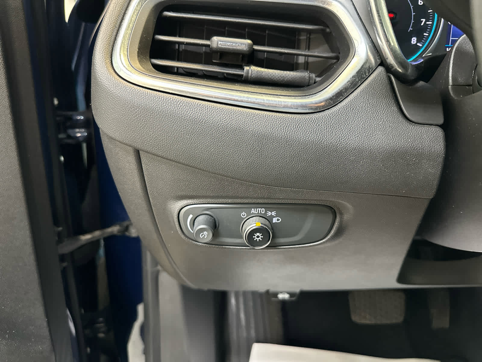 Used 2022 Chevrolet Equinox LS w/ LS Convenience Package image 22