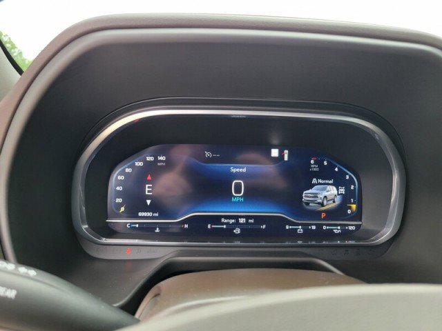 Used 2023 Chevrolet Suburban Z71 w/ Luxury Package AWD/4WD image 17