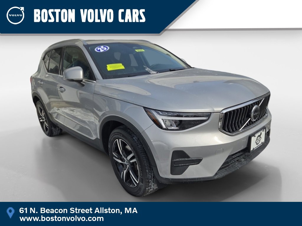 Certified 2025 Volvo XC40 B5 Core image 1