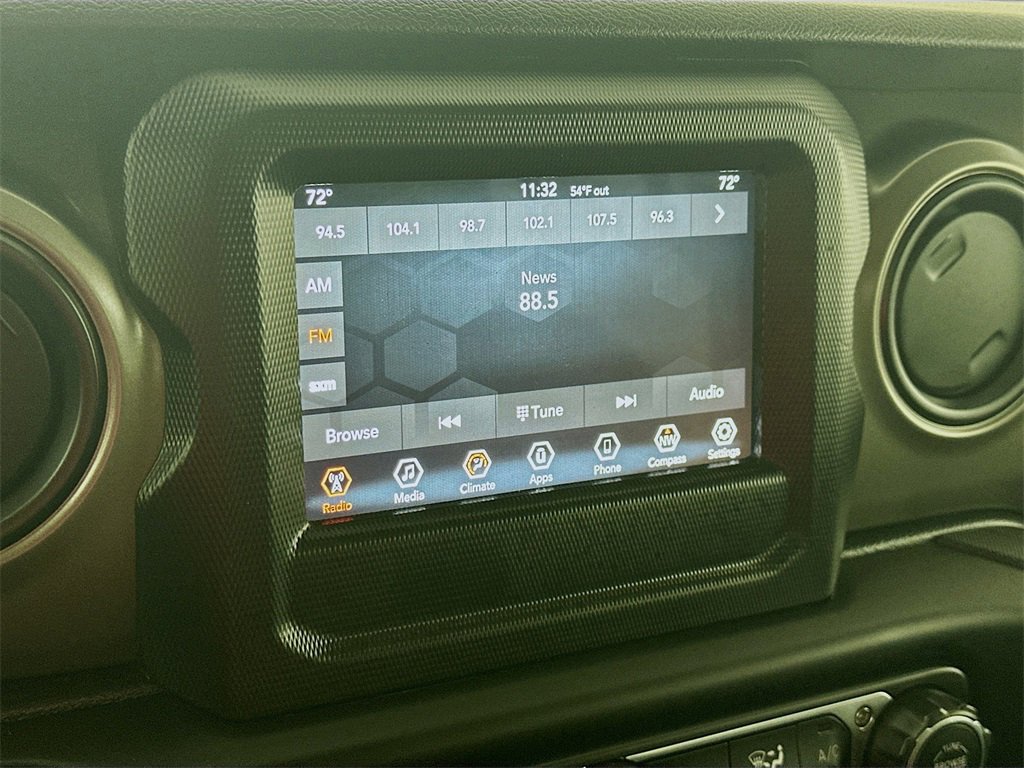 Used 2022 Jeep Gladiator Willys image 17