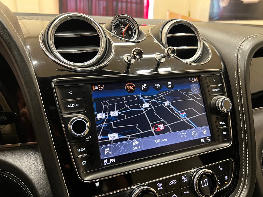 Used 2019 Bentley Bentayga image 39