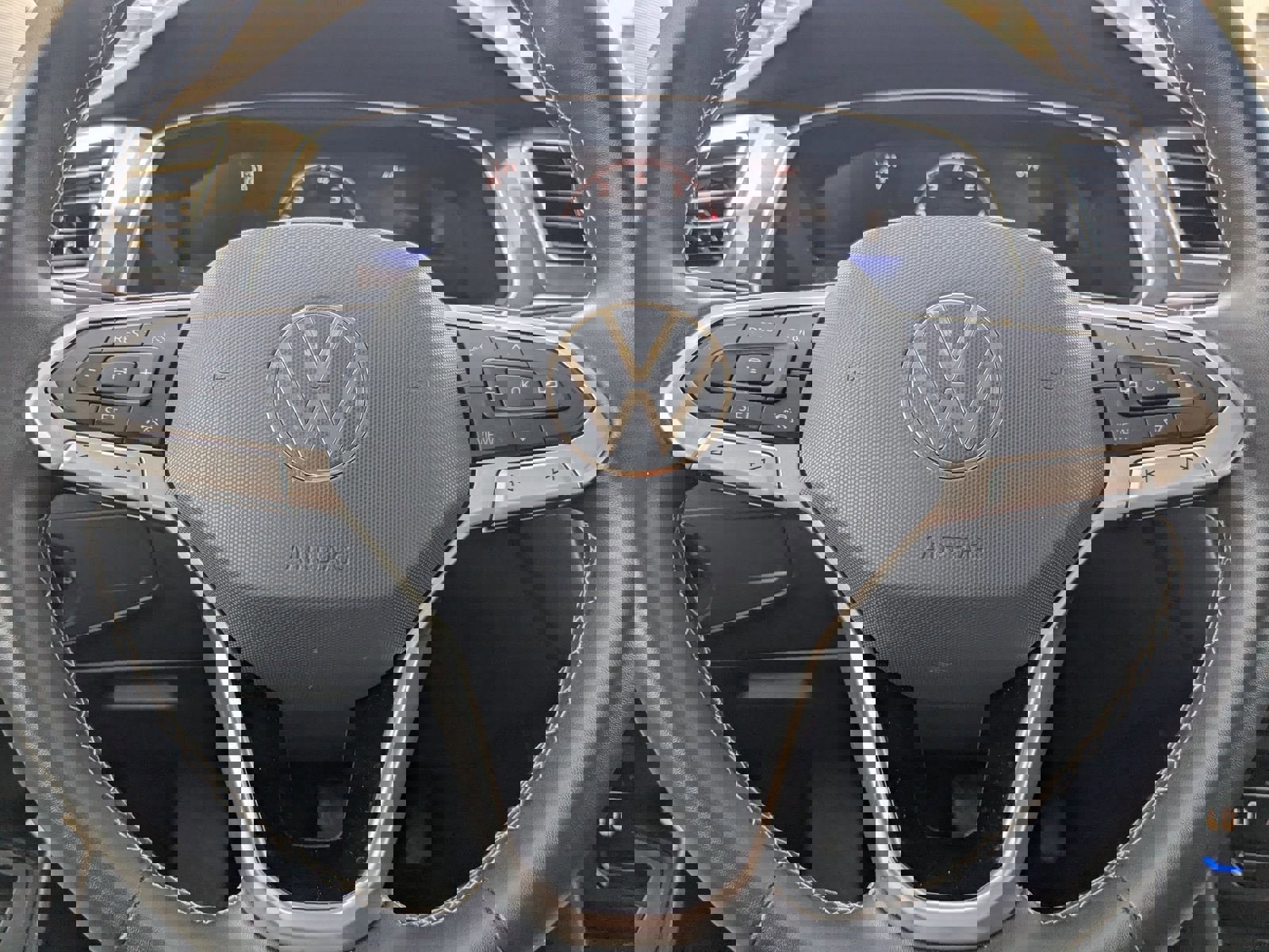 Used 2024 Volkswagen Tiguan SE image 11