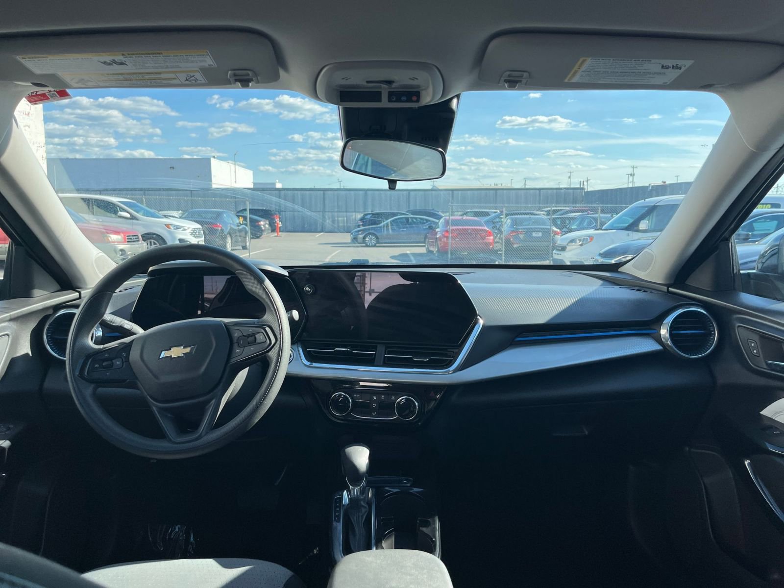 Used 2025 Chevrolet Trax LT FWD image 33