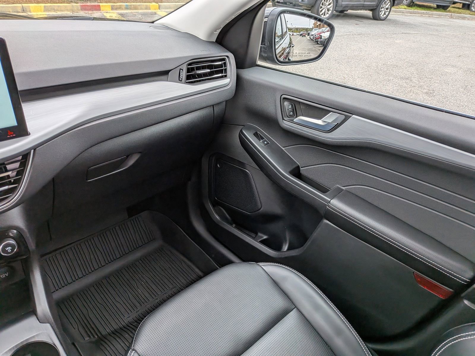 Certified 2025 Ford Escape Platinum image 19