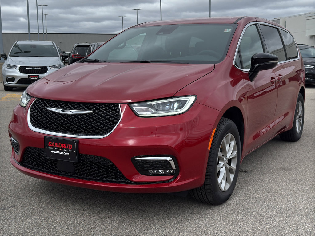 New 2026 Chrysler Pacifica Select AWD/4WD image 2