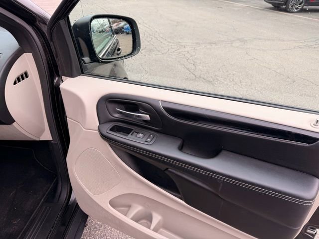 Used 2019 Dodge Grand Caravan SXT image 32