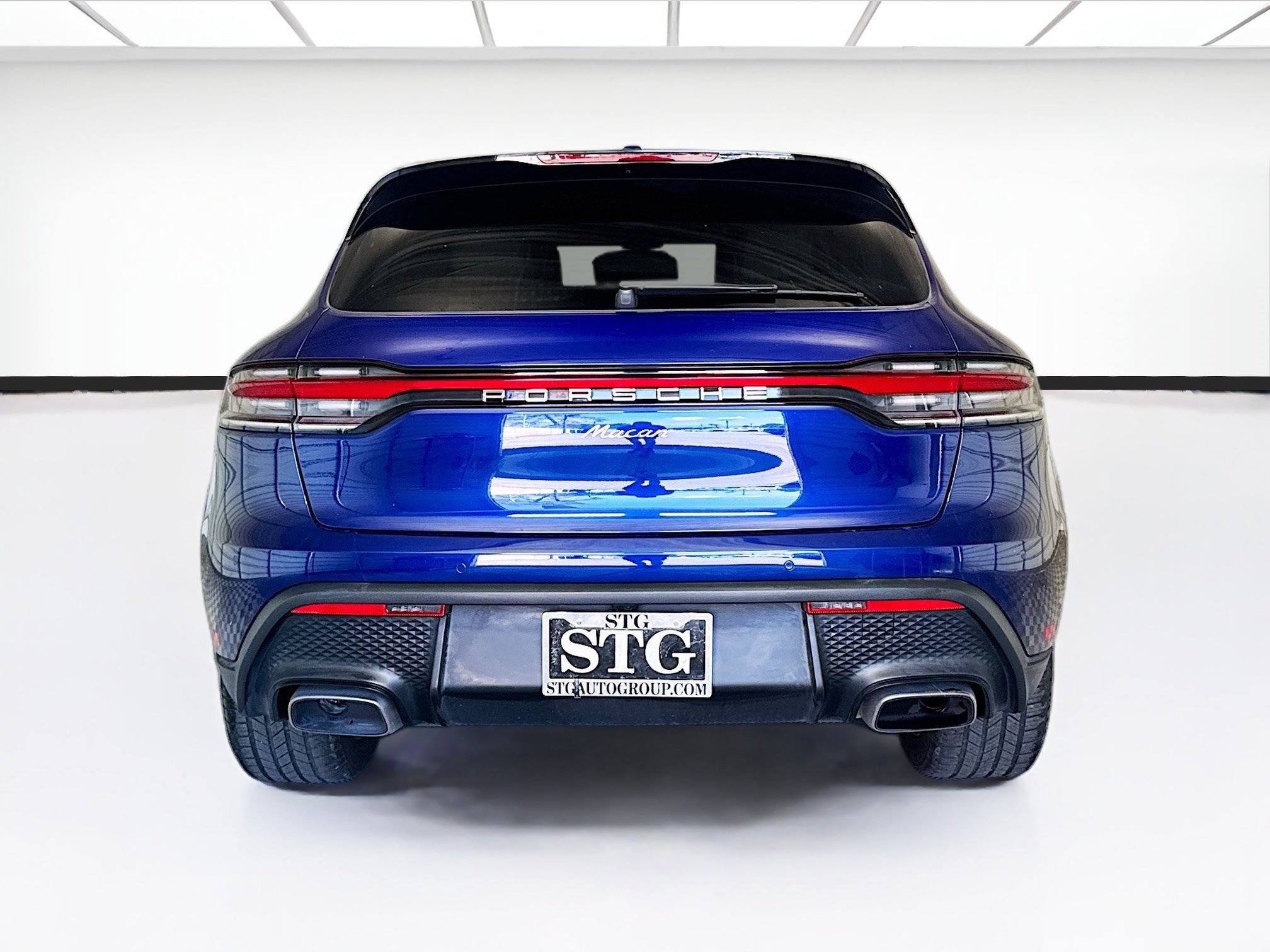 Used 2024 Porsche Macan Turbo AWD/4WD image 5