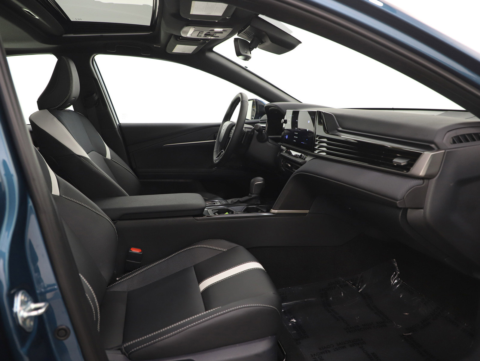 Used 2026 Toyota Camry SE w/ Multimedia Upgrade Package image 11