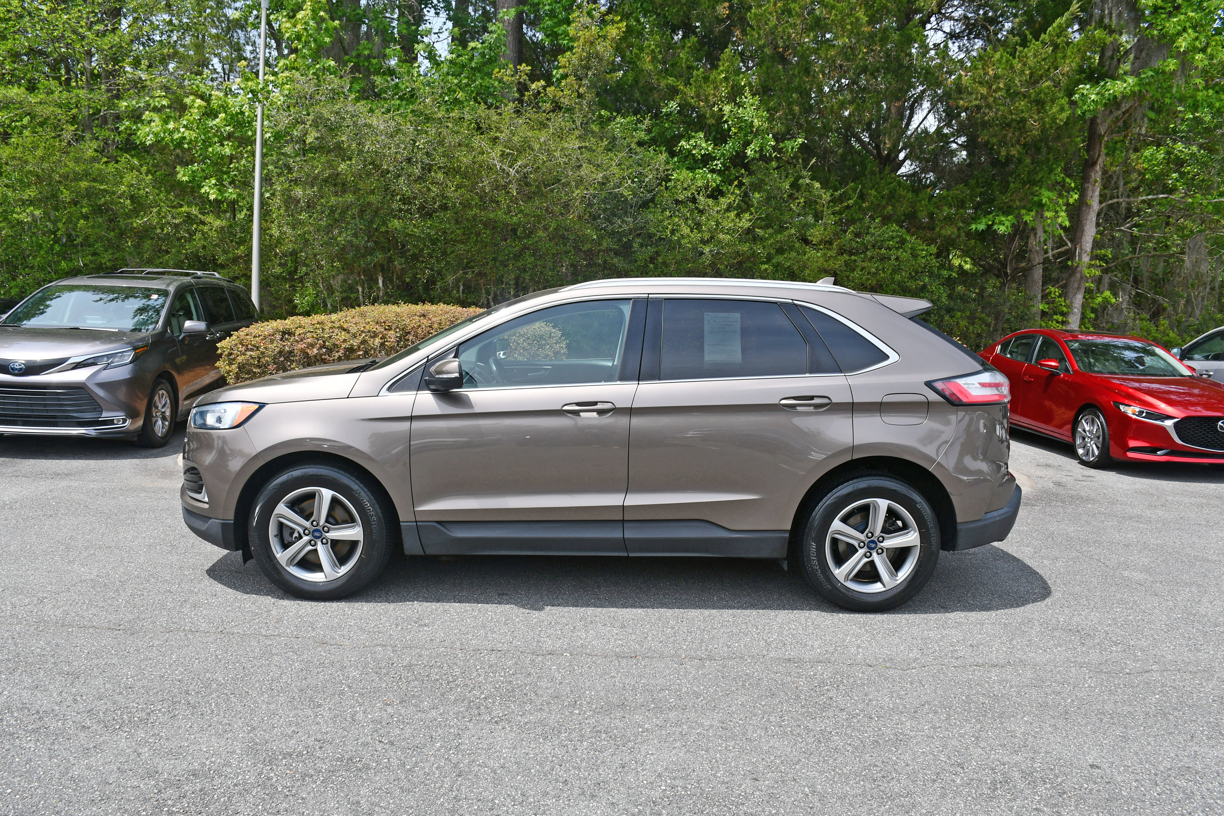 Used 2019 Ford Edge SEL w/ Equipment Group 201A AWD/4WD image 2