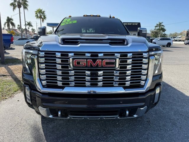 Used 2024 GMC Sierra 2500 Denali w/ Denali Reserve Package image 2