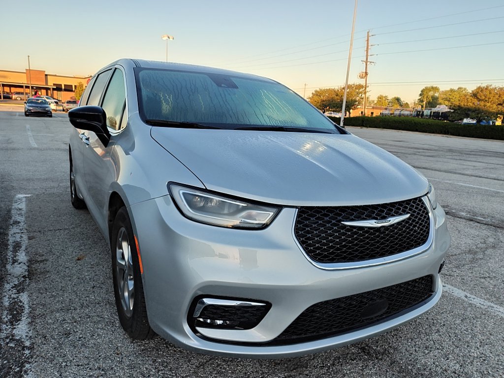 Used 2024 Chrysler Pacifica Limited FWD image 12