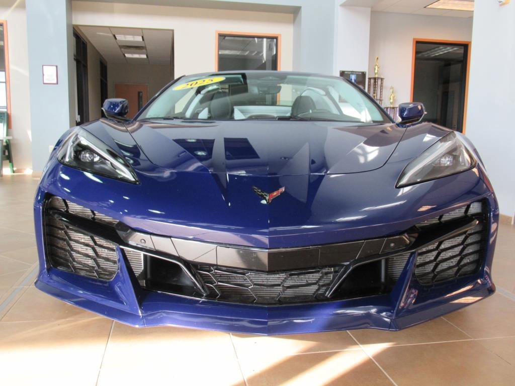 Used 2025 Chevrolet Corvette Z06 image 3