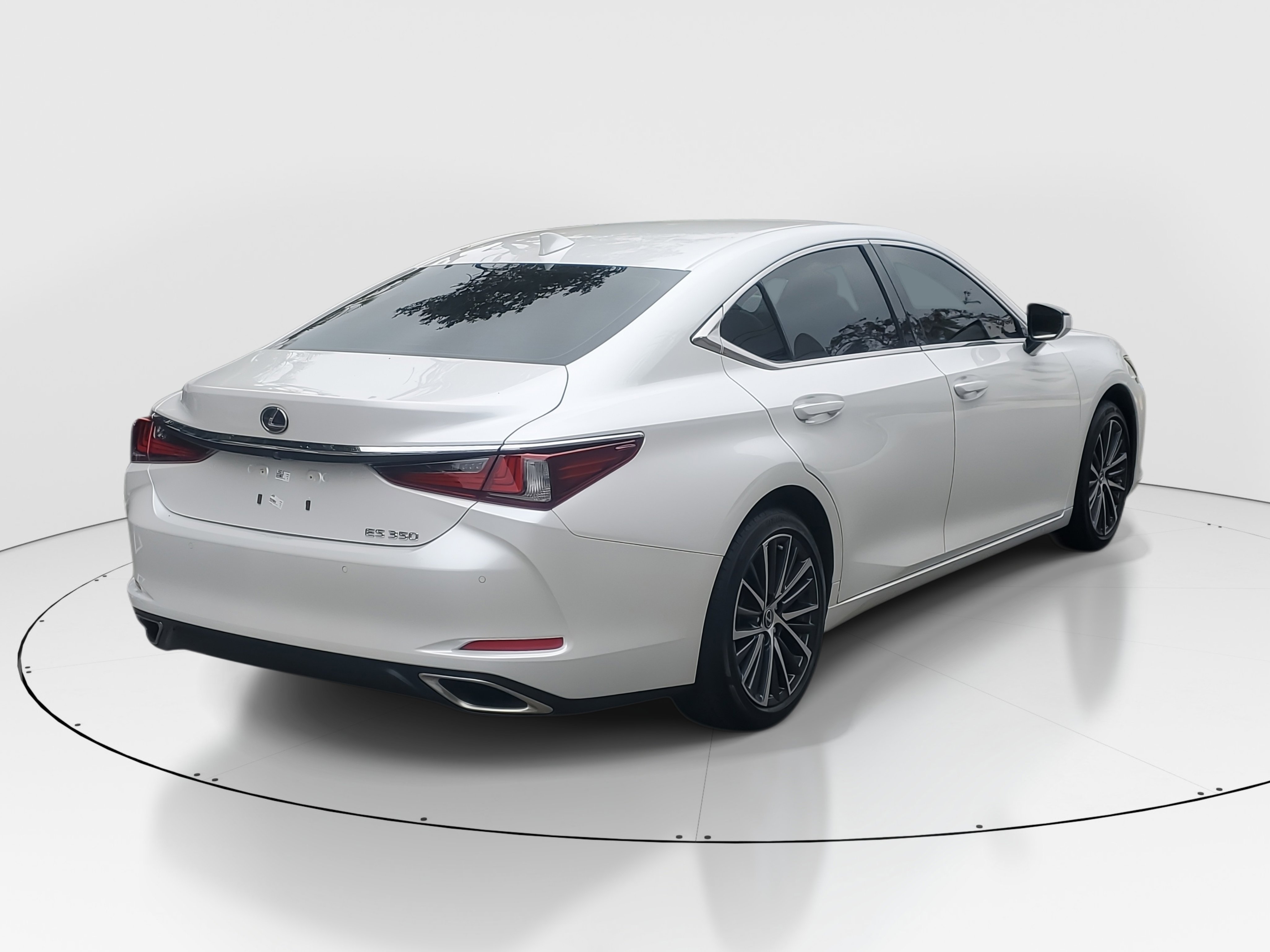 Used 2024 Lexus ES 350 w/ Premium Package image 7